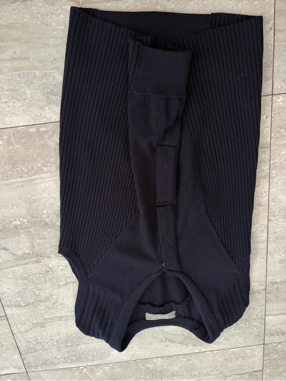 Sweater neckline identification